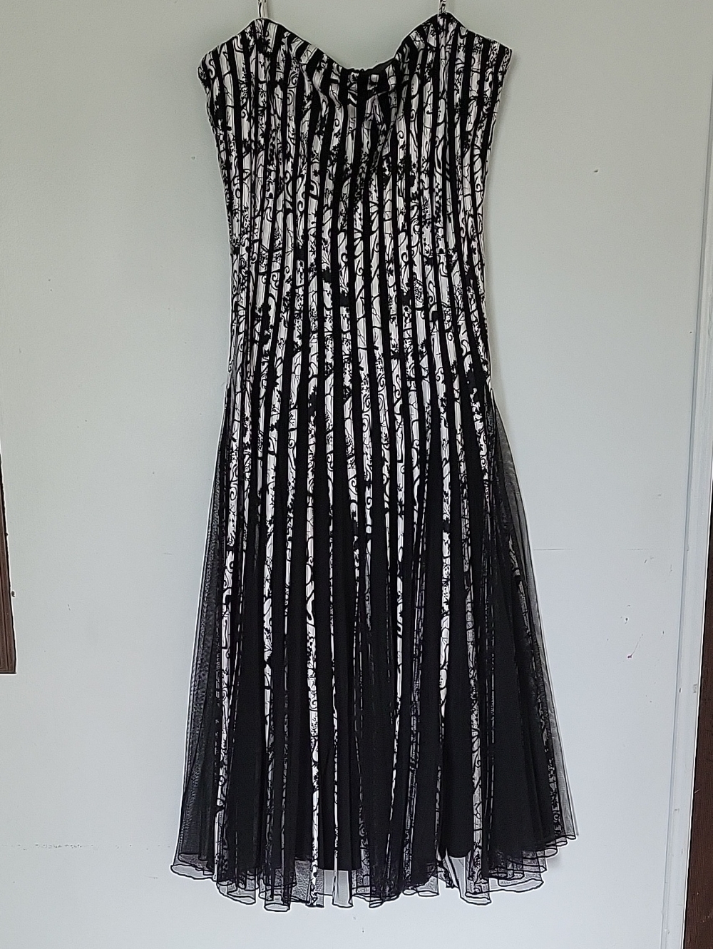JS Collections Black and White Strapless Pleated Midi Dress 10